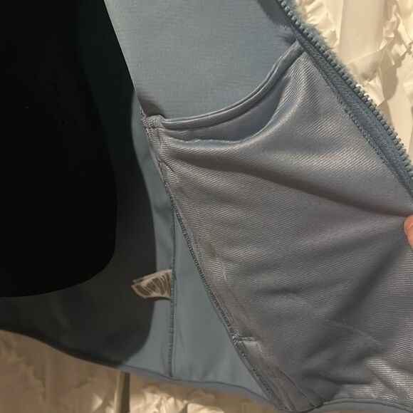 Columbia women’s large polyester vest    B - Picture 6 of 9